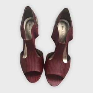 POUR LA VICTOIRE 'Brie' Sandal heels